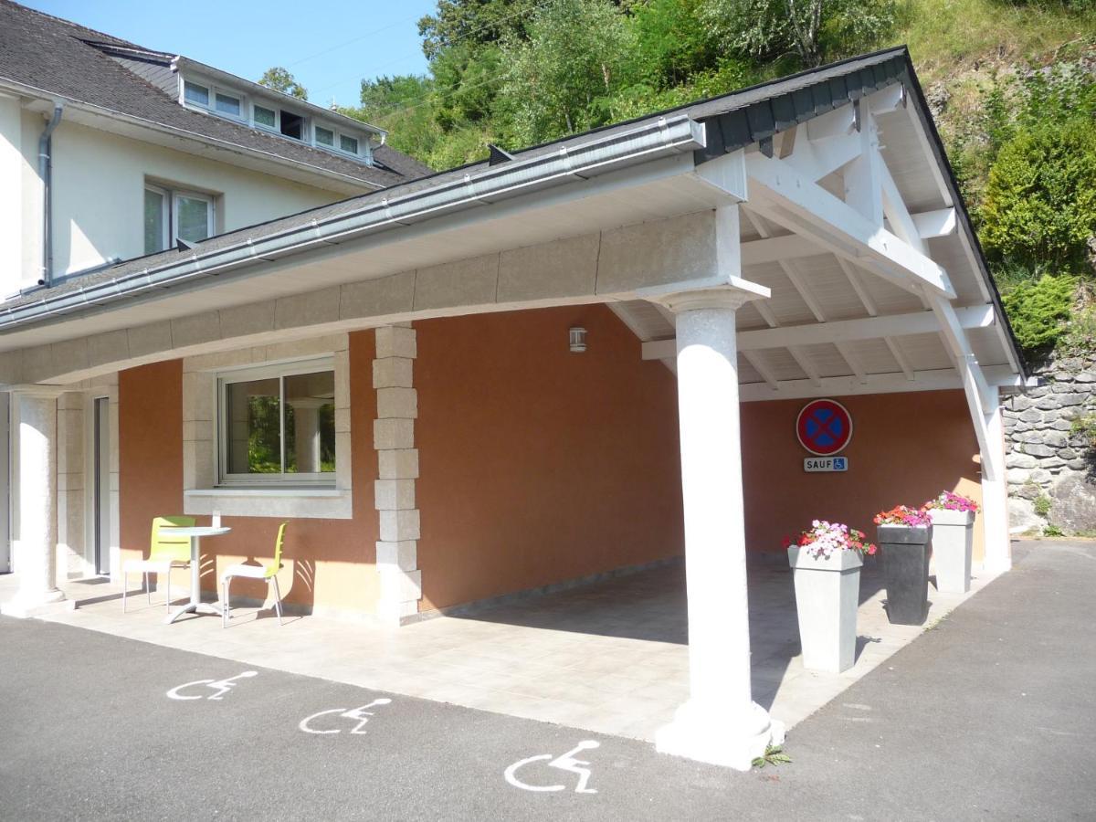 Logis Hotel L'Ayguelade Bielle Exteriör bild