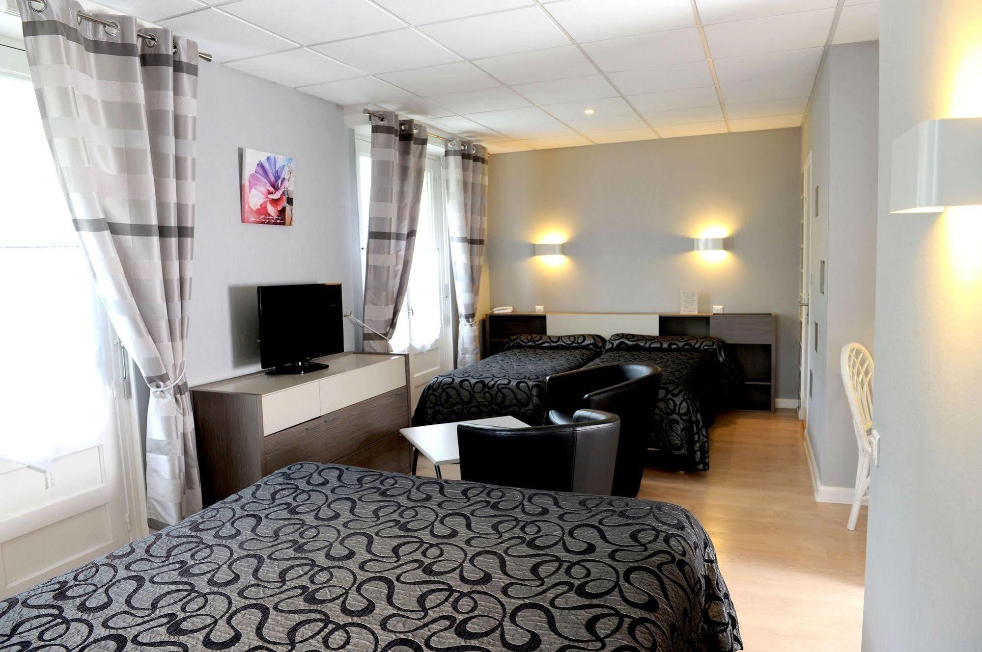 Logis Hotel L'Ayguelade Bielle Exteriör bild