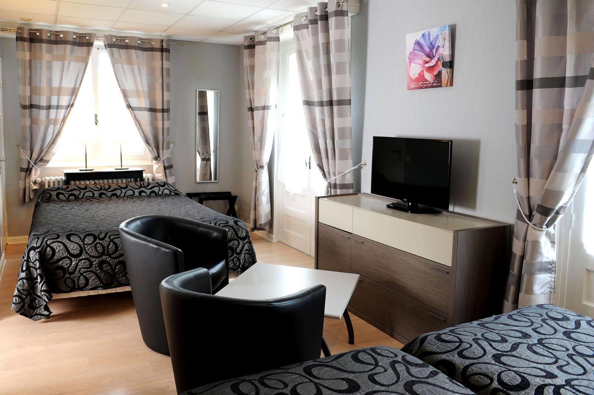 Logis Hotel L'Ayguelade Bielle Exteriör bild