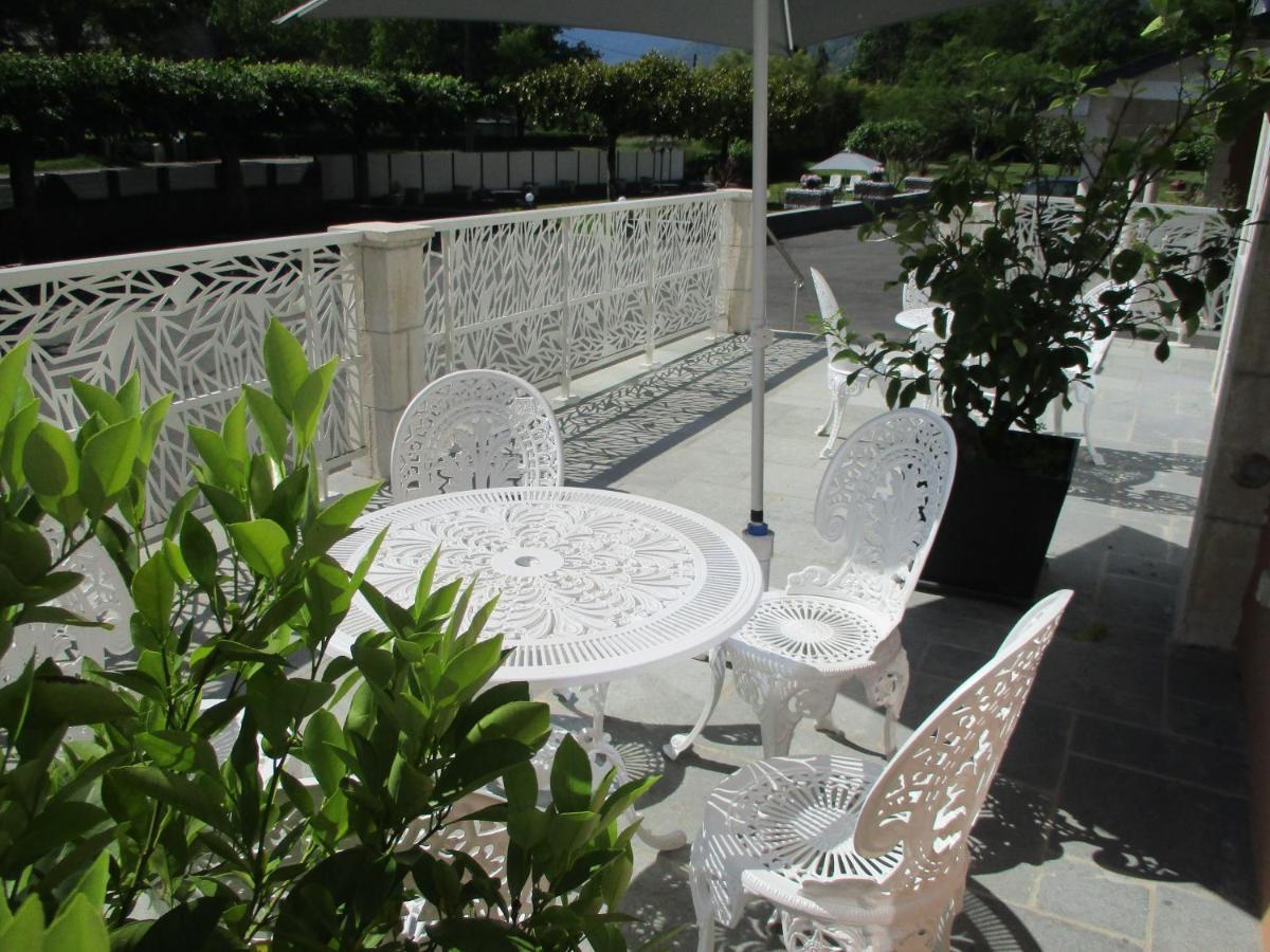 Logis Hotel L'Ayguelade Bielle Exteriör bild